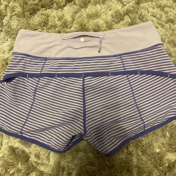 Women’s Lululemon Shorts Size 4 - Picture 1 of 3
